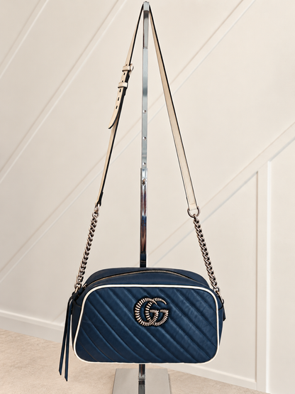 Pre Loved Gucci GG Marmont Matelassé Torchon Small Camera Bag – Navy & White RRP €1,800