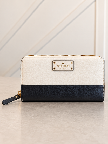 PRE LOVED - KATE SPADE NEW YORK COLOURBLOCK CONTINENTAL WALLET – CREAM & NAVY RRP€220