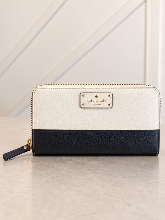 PRE LOVED - KATE SPADE NEW YORK COLOURBLOCK CONTINENTAL WALLET – CREAM & NAVY RRP€220