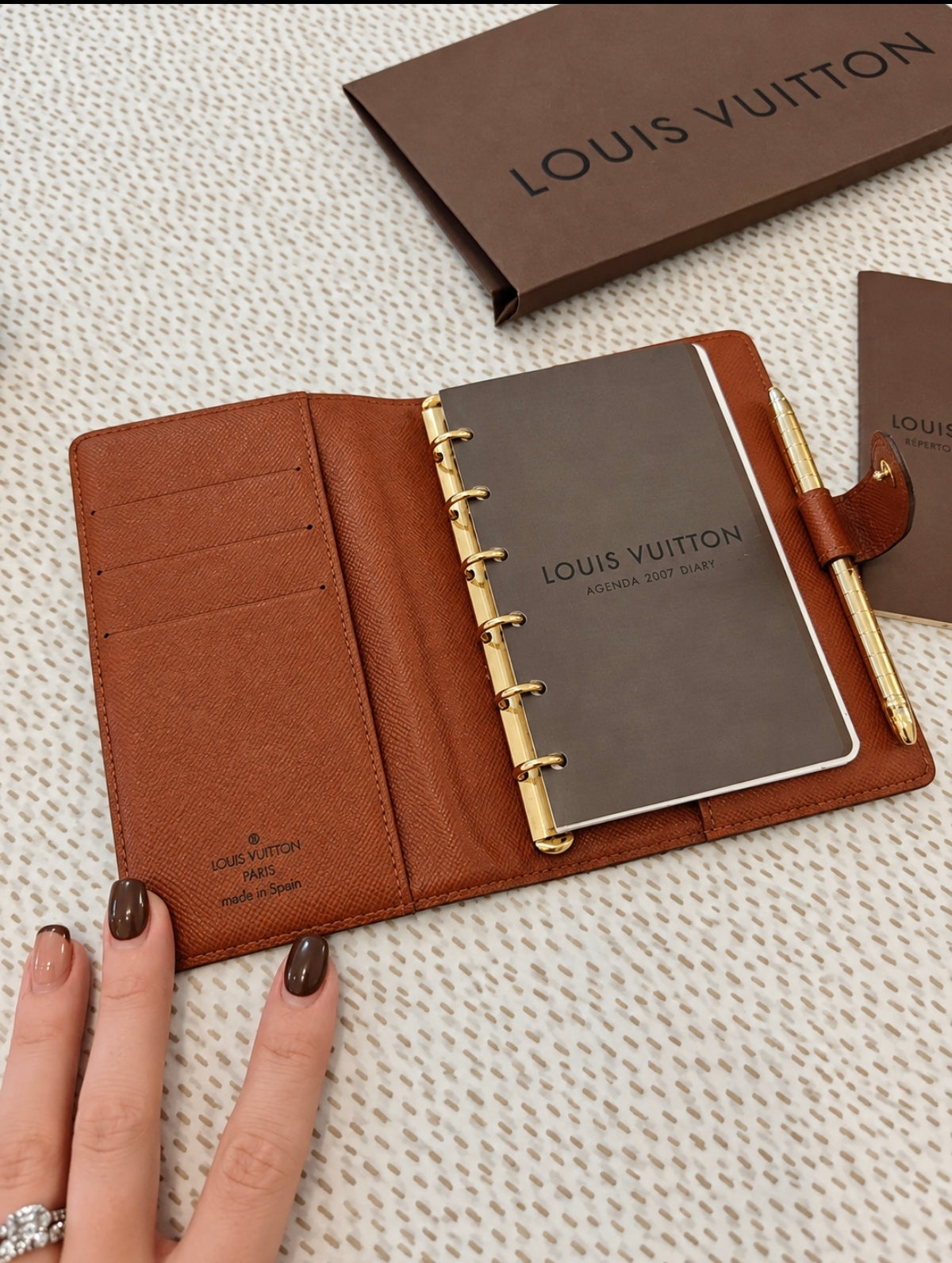 Pre loved  Louis Vuitton Agenda and pen set