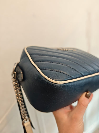 Pre Loved Gucci GG Marmont Matelassé Torchon Small Camera Bag – Navy & White RRP €1,800