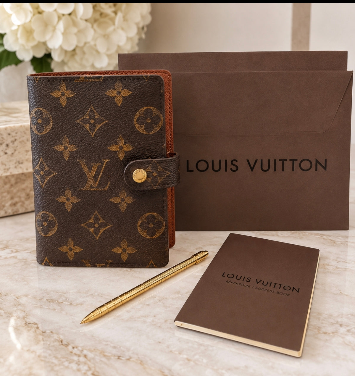 Pre loved  Louis Vuitton Agenda and pen set