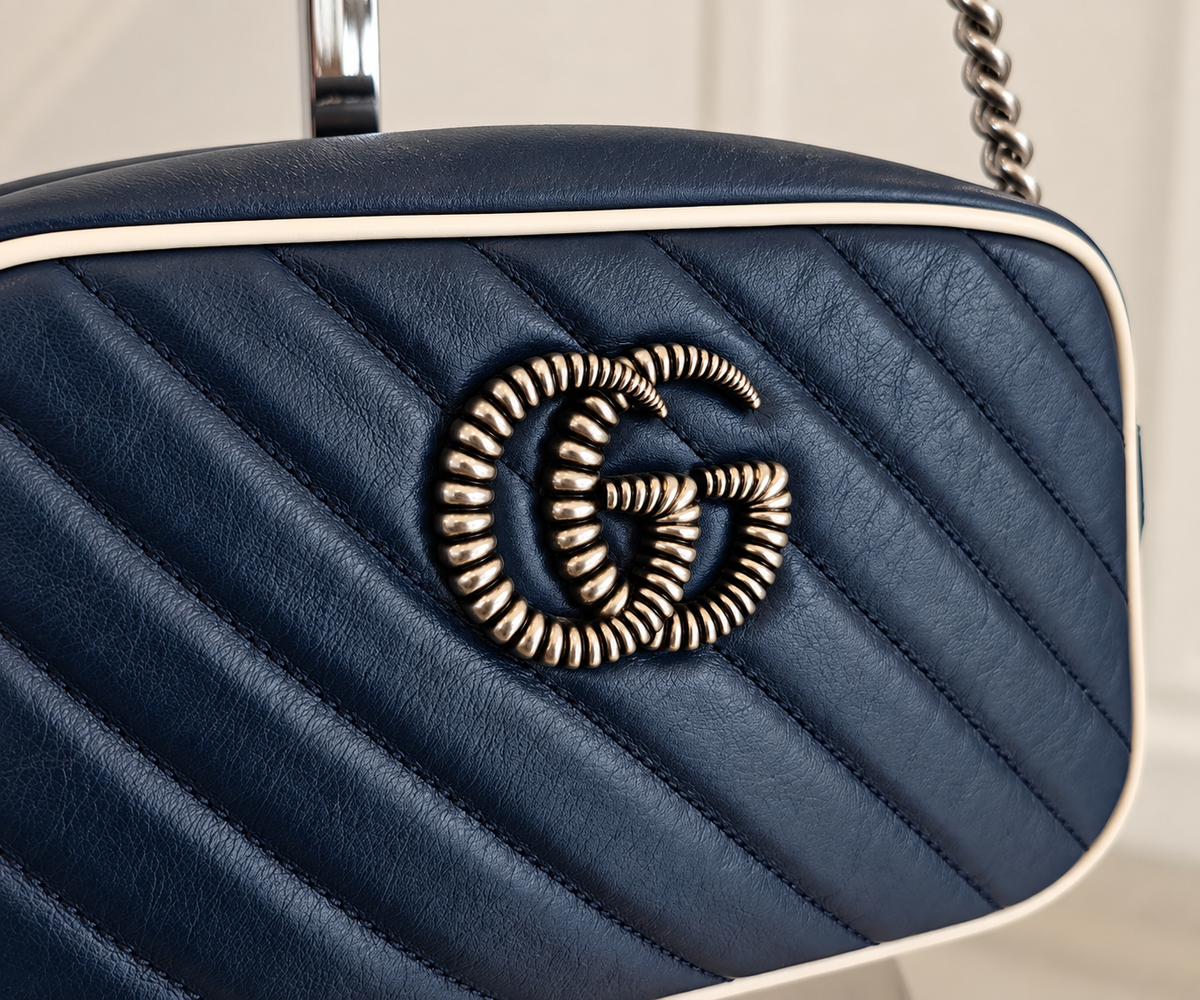 Pre Loved Gucci GG Marmont Matelassé Torchon Small Camera Bag – Navy & White RRP €1,800