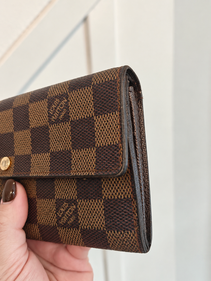 Pre loved Louis Vuitton Sarah Wallet